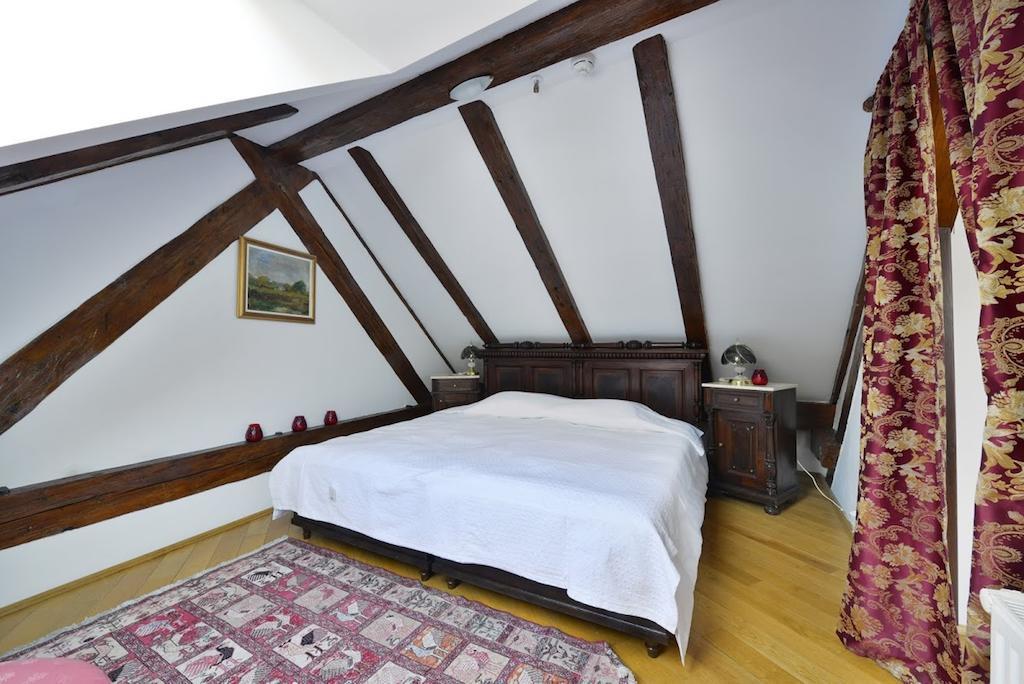 Kronhaus Braşov Rum bild