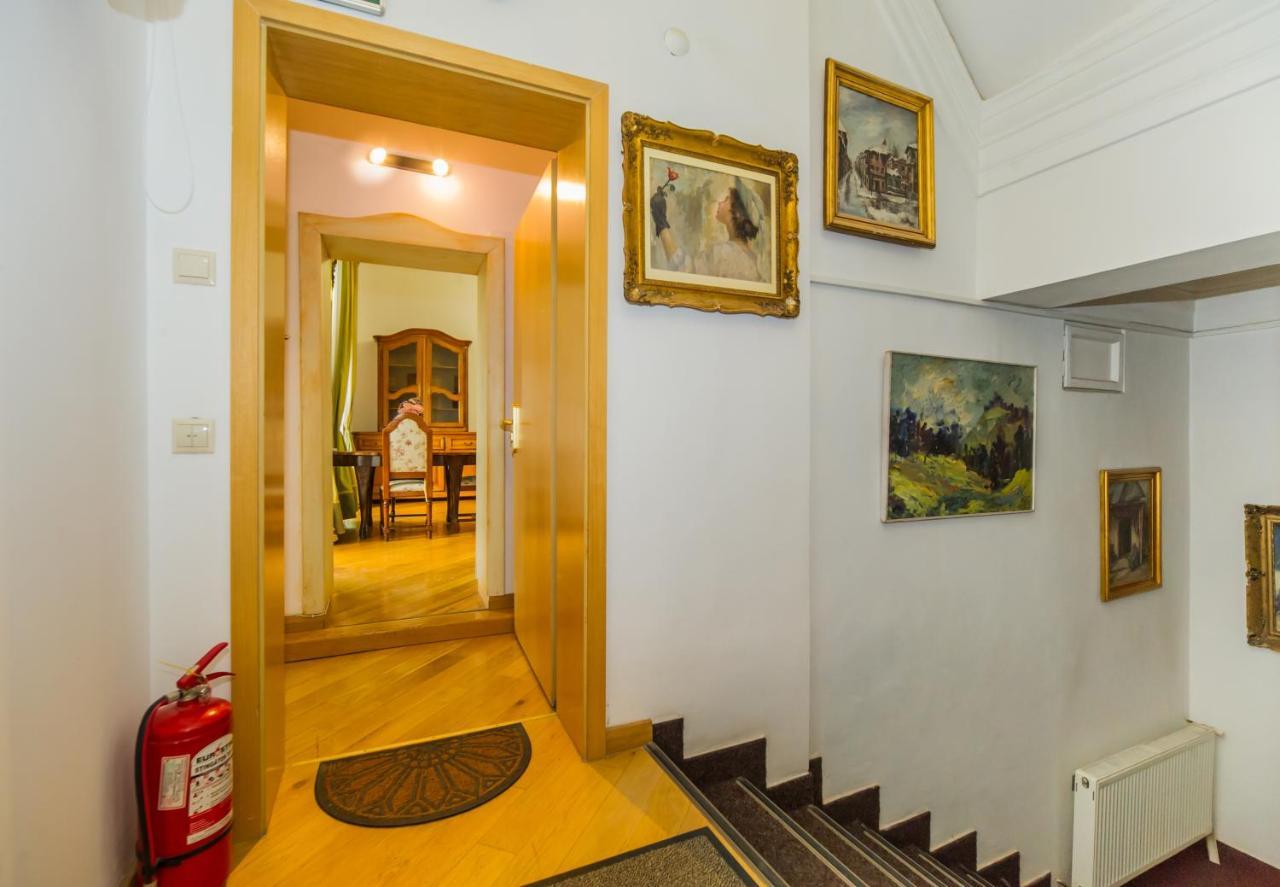 Kronhaus Braşov Exteriör bild